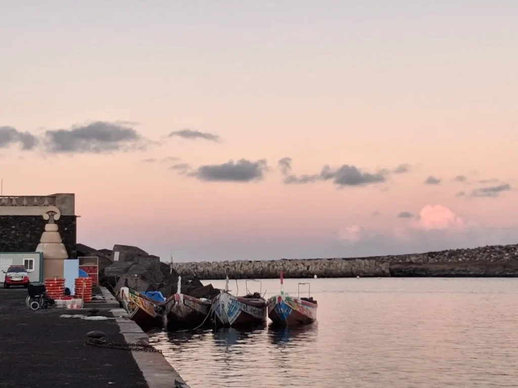 Tres muertos y seis heridos graves: la noche trágica de los cayucos en El Hierro