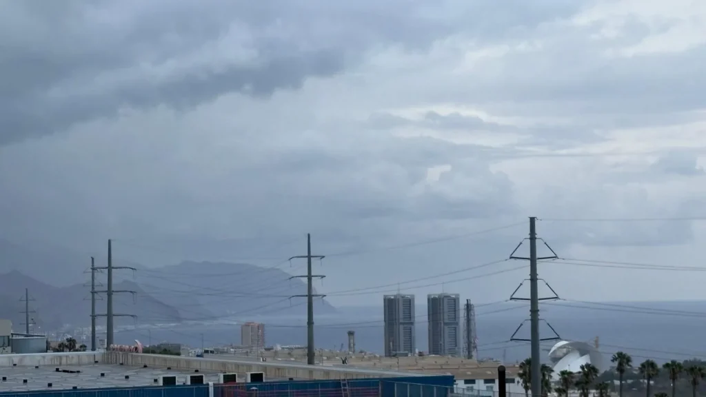 ¿Hasta 60 litros por metro cuadrado? Canarias en prealerta por lluvias intensas y tormentas este miércoles