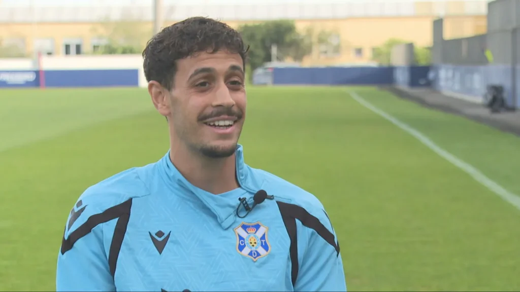 David Rodríguez, el lateral que Cervera no suelta: así se ha convertido en el defensa clave del CD Tenerife