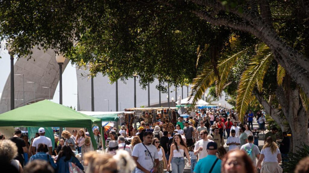 Santa Cruz relanza el concurso para las 401 carpas del Rastro tras quedar desierto: ¿qué falló?