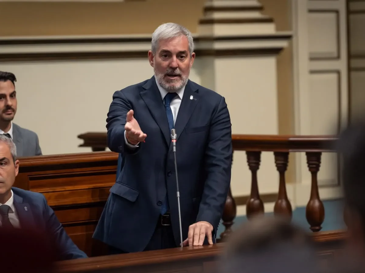 Clavijo exige al Estado limitar la compra de viviendas por extranjeros en Canarias: «No podemos crecer de forma infinita»