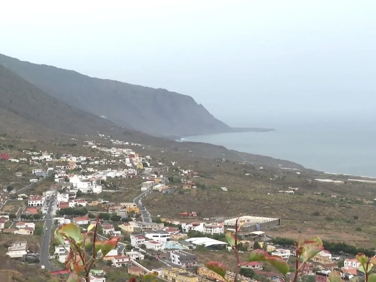 Muere el hombre hallado con quemaduras y golpes en una cuneta de El Hierro: ¿qué pasó?