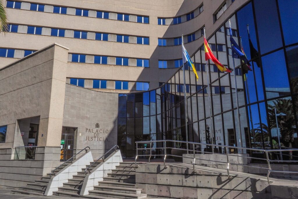 Absuelto por un audio que no aclaró si ella estaba consciente: el caso que reabre el debate en Canarias