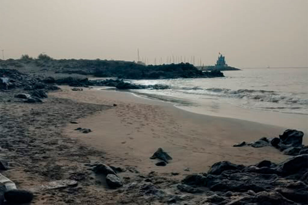 Rescatan a un joven de 24 años en una playa de Tenerife al borde del ahogamiento