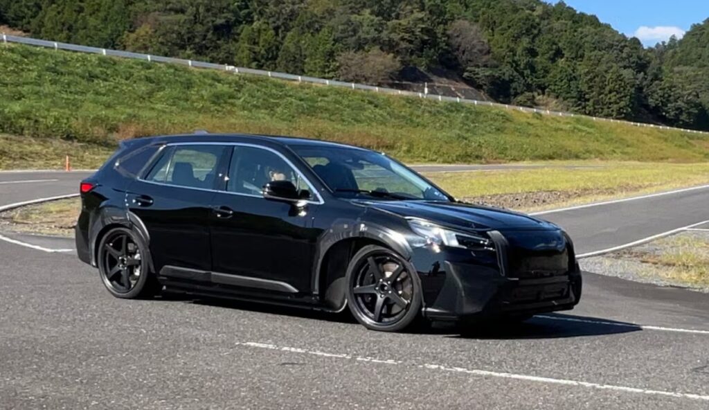 Subaru presentó sus tecnologías de vehículos eléctricos de última generación, desarrolladas internamente, en un vehículo de prueba en su pista de pruebas al norte de Tokio el 18 de octubre.