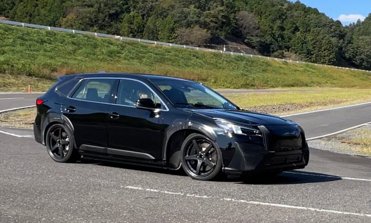 Subaru presentó sus tecnologías de vehículos eléctricos de última generación, desarrolladas internamente, en un vehículo de prueba en su pista de pruebas al norte de Tokio el 18 de octubre.
