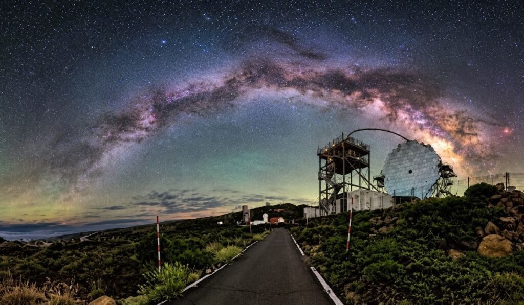 La Palma estrena cuatro 'cazadores' de explosiones cósmicas: así funcionan los telescopios más rápidos del mundo