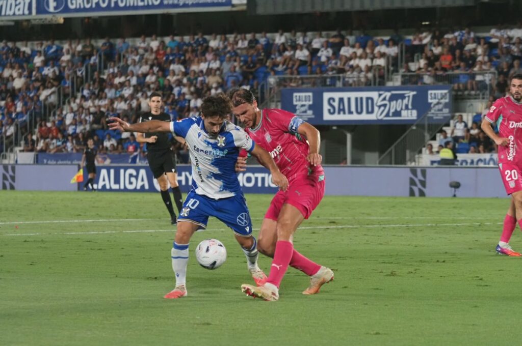 El CD Tenerife viaja dos veces a Badajoz: la Copa del Rey fija el 4-N para el partido aplazado