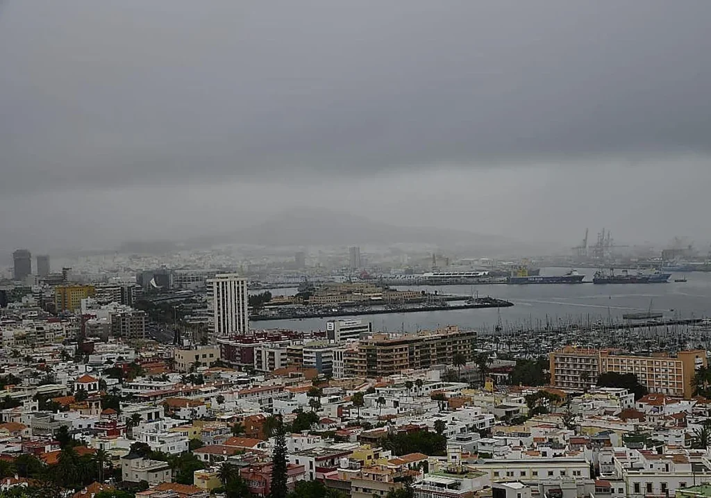 Austen disipa la calima en Canarias con lluvias débiles