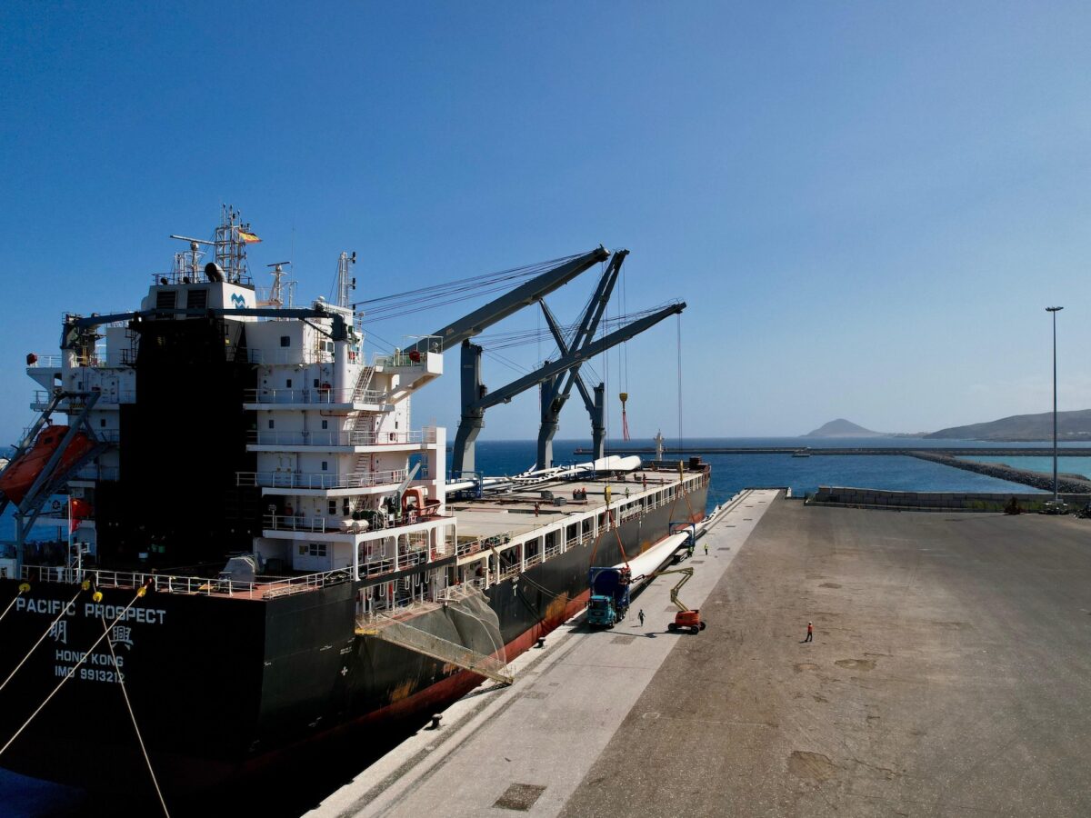 Cuatro constructoras compiten por el muelle de Granadilla: 49 millones y 543 metros en juego