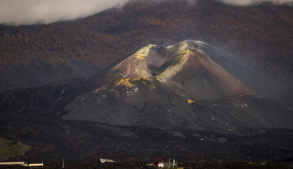 ¿Sabías que el volcán más activo de Canarias no es el Teide? Los datos que te sorprenderán