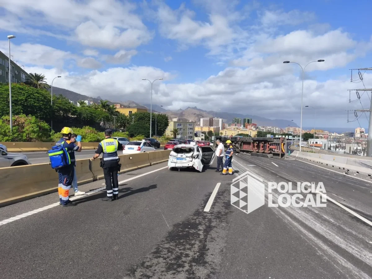 Fallo en los frenos del camión: la hipótesis que investiga la Guardia Civil tras el vuelco mortal en la TF-5